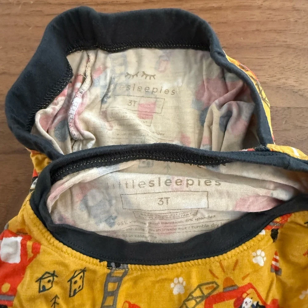 Little Sleepies Firetruck Pups pajamas GUC 3T - Picture 4 of 8